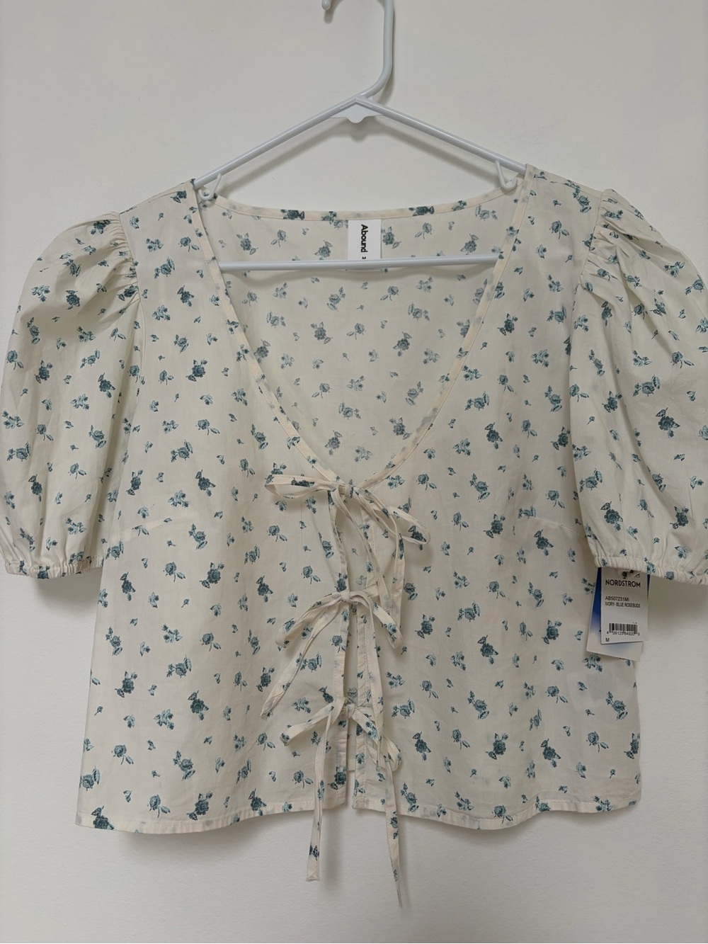 Abound Floral Tie-Front Puff Sleeve Blouse Off- white and blue Medium NWT